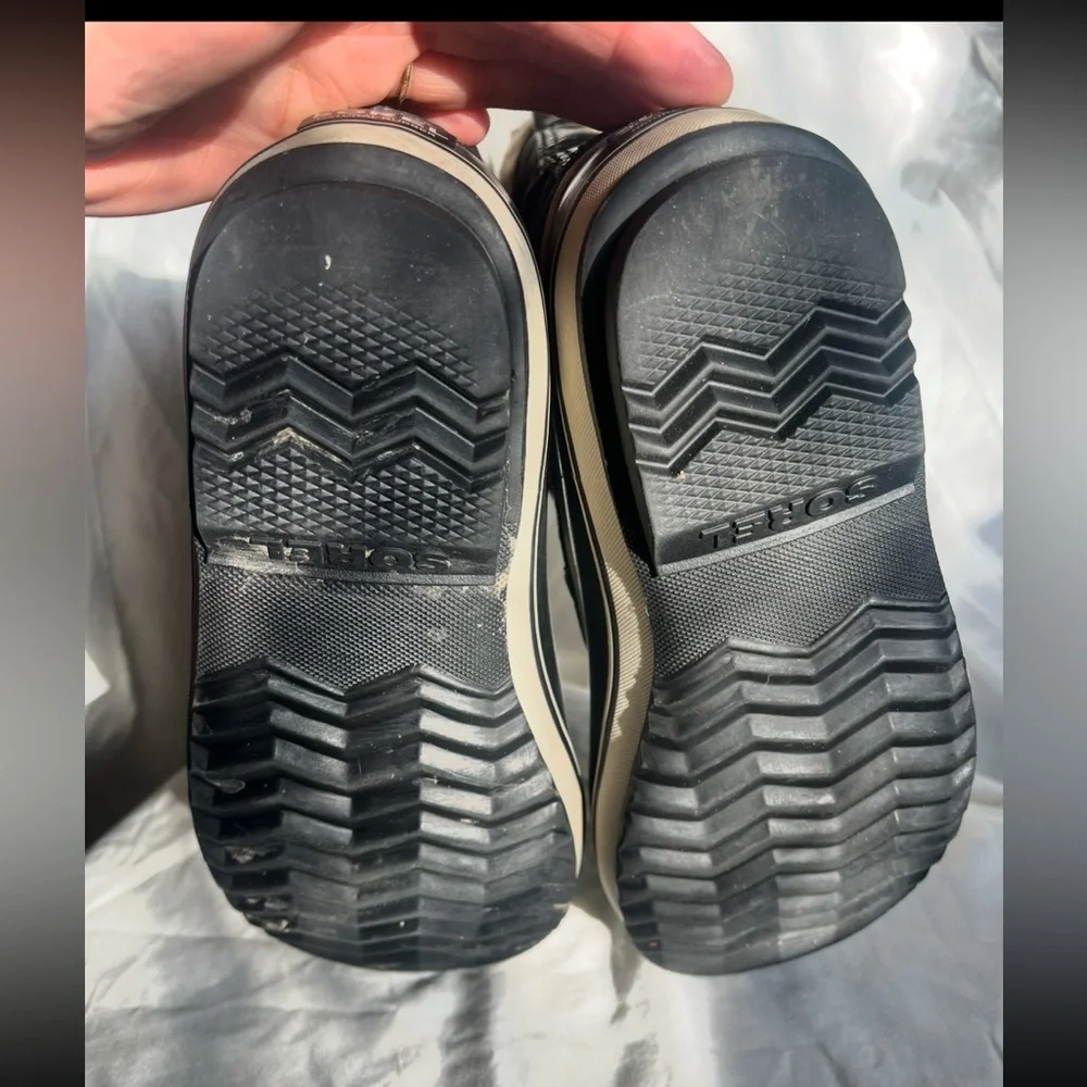 COPY - SORELS kids EUC. Removable inner insulated liners. Size 3 (US), 34 (EU)
